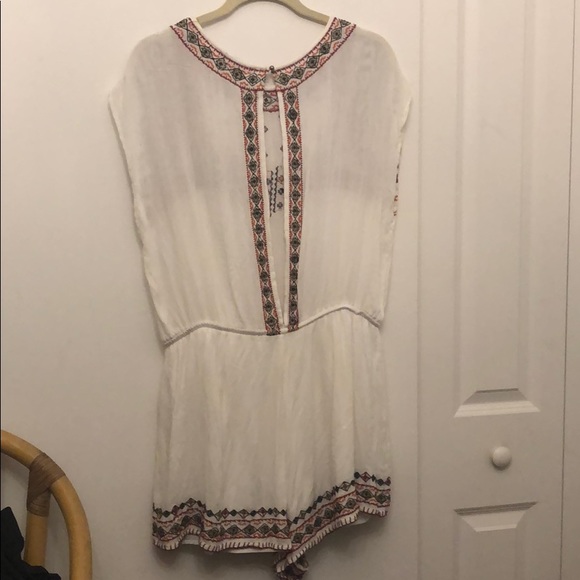 Embroidered romper - Picture 3 of 3
